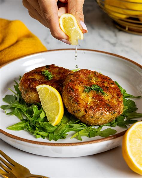 Crab Cakes With Lemon Aioli | Wonderful Seedless Lemons