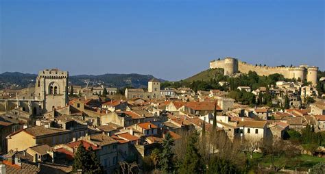 Villeneuve les Avignon Avignon, Paris Skyline, Europe, France, Travel ...