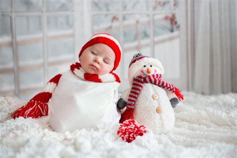 19 Adorable Newborn Christmas Photos Ideas