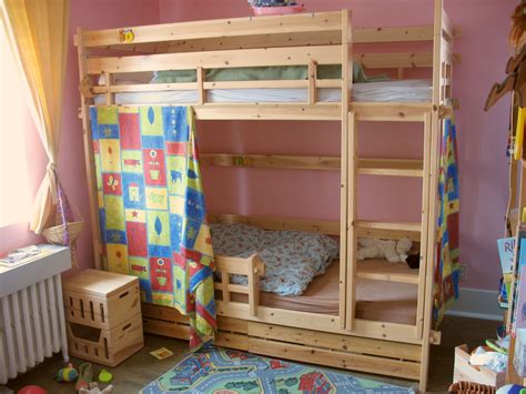 File:Bunk bed.jpg - Wikimedia Commons