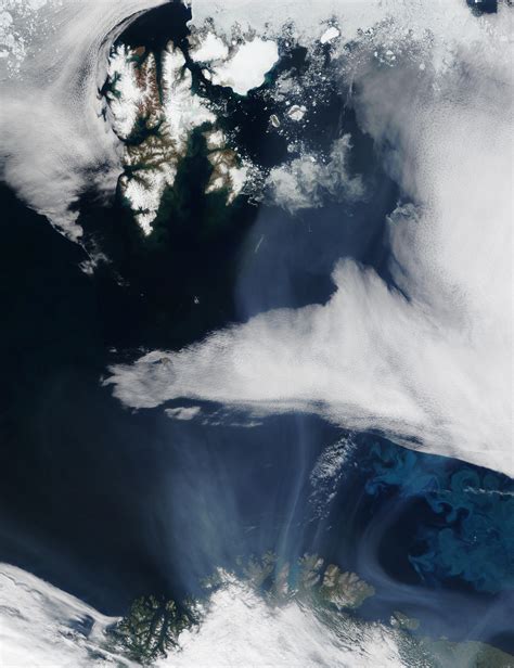 Smoke from Saskatchewan fires (Canada) off Svalbard and Norway - Full size | Gifex