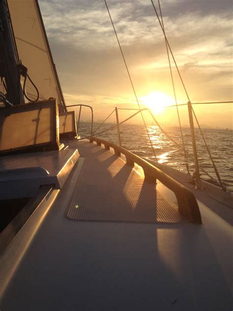 Chicago Sailing Charters | Yacht Rentals | Group Adventures | Sailing Lessons