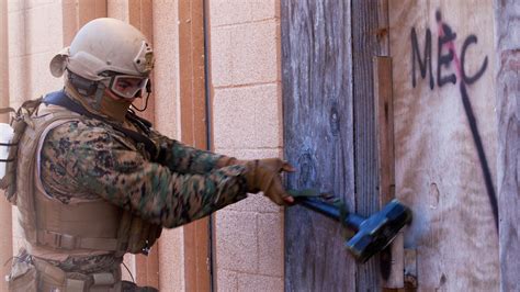 Swift, silent, deadly: Force Recon breaks down doors > The Official ...