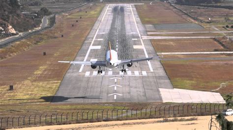 The best extreme approach video of Paro Airport, Bhutan. Please watch ...