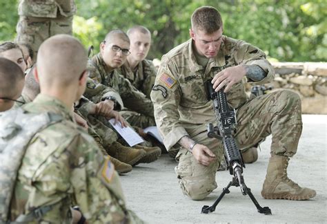 Army Reservist Leads the Way for West Point Cadets > U.S. DEPARTMENT OF DEFENSE > Defense ...