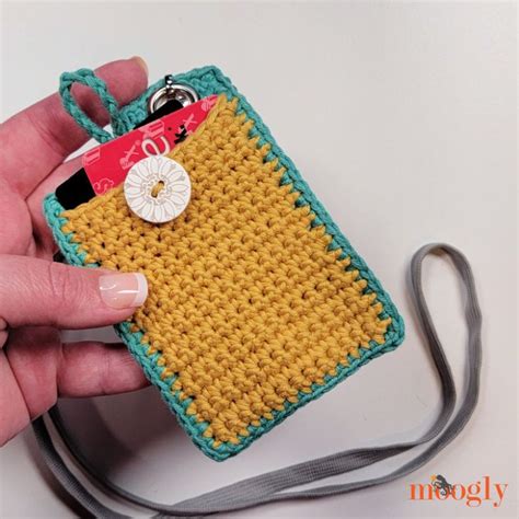 Easy Crochet Mini Wallet - Free Pattern on Moogly | Wallet pattern, Wallet pattern free, Crochet ...