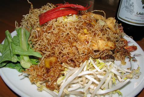 หมี่กรอบ (“Mee Krob”) | “Savory and Crispy Vermicelli” costs… | Flickr