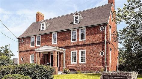 America's Oldest Brick House Has Been Standing Since 1680