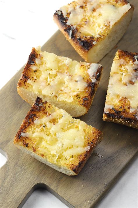 Grilled Garlic Bread - The Toasty Kitchen