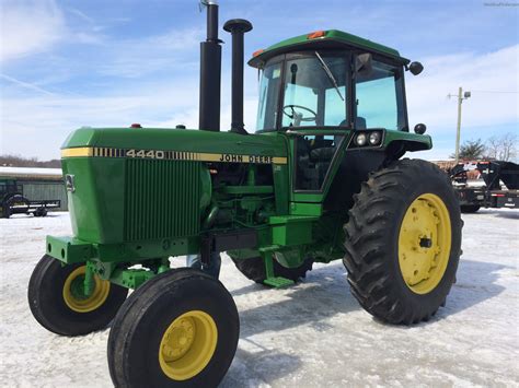 John Deere 4440: Specs, Engine, Transmission, Dimensions