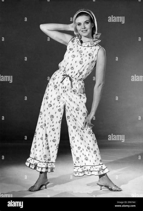 Clothing Fashion 1965: Model Maureen Walker. April 1965 P021545 Stock Photo - Alamy