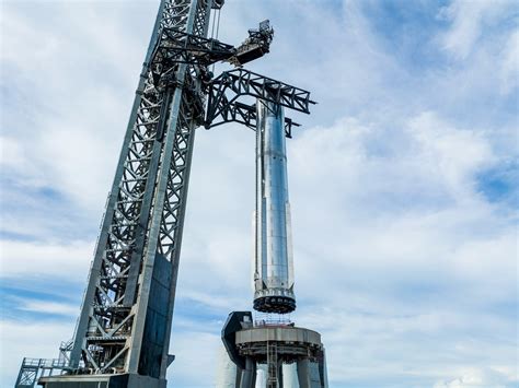 SpaceX images show its mighty Super Heavy rocket back on the launchpad ...