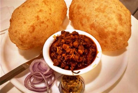 10 Famous Street Foods Delhi You Should Try - #TravelWorld