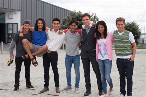 I absolutely love this picture of the cast of Power Rangers Dino Charge ...