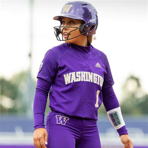 1,022 Likes, 1 Comments - Washington Husky Softball (@uwsoftball) on ...