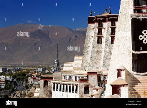 Lhasa skyline hi-res stock photography and images - Alamy