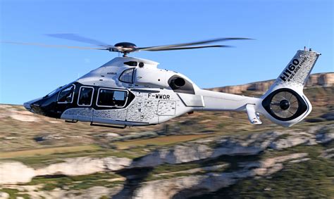 Le premier Airbus Helicopters H160 de série en vol — avionslegendaires.net