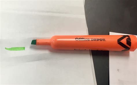 This “green” highlighter : r/CrappyDesign