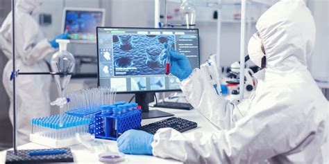 How to Become a Medical Laboratory Technologist - SchoolFinder.com!