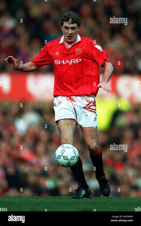 STEVE BRUCE MANCHESTER UNITED FC 05 January 1994 Stock Photo - Alamy