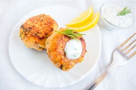 Crab Cakes with Fresh Lemon Dressing Recipe | Vina Robles Winery