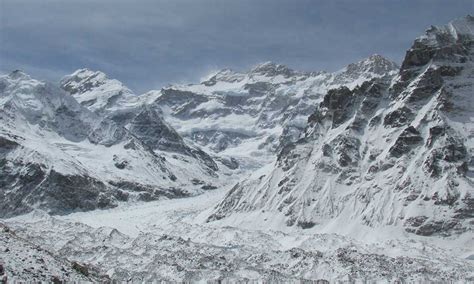 Where is Kanchenjunga Mountain Located? and How to reach There?