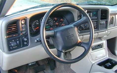 2002 GMC Yukon XL Pictures - 97 Photos | Edmunds