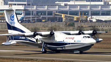 Watch The World's Largest Amphibious Aircraft Make A Huge Sp