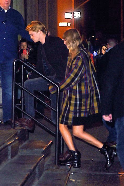 TAYLOR SWIFT and Joe Alwyn Out in New York 12/09/2017 - HawtCelebs