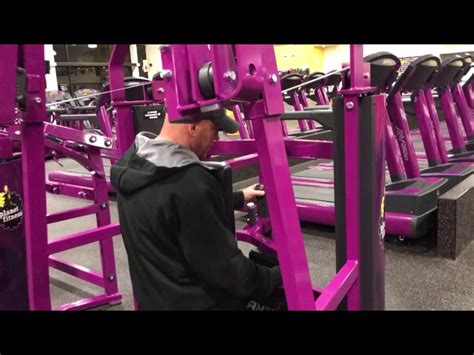 How to Use a Front Pulldown Machine: Tips, Technique, Benefits, and More