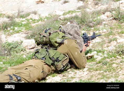 Israeli soldier training Stock Photo - Alamy