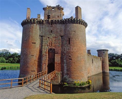 Caerlaverock Castle – Scotphoto