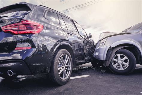 What to do when you’re first on the scene of a car accident | Auto Leaders