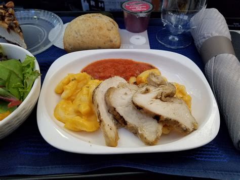 United Confirms Cuts to Meal Service on Flights Under 4 Hours - View from the Wing