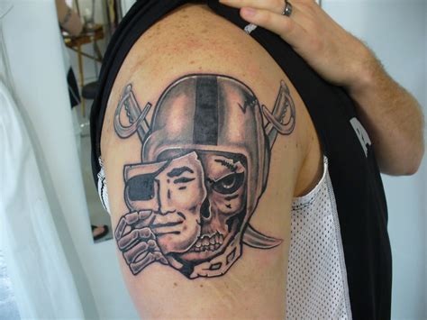 Love tattoos of my beloved Raiders. This one is especially badass ...