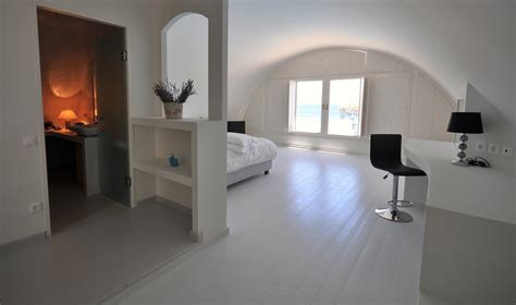 Santorini Beach Villa — Luxury Villas & Vacation Rentals — FantasiaVillas.com