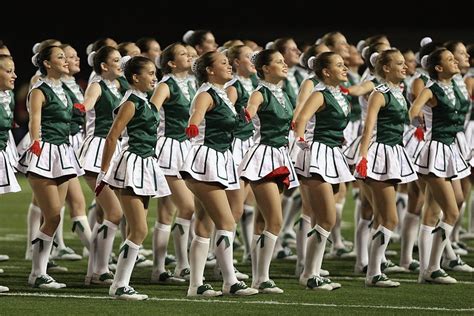 Group of Cheerleader on Green Field · Free Stock Photo