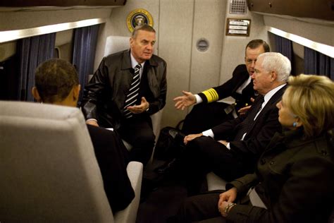 Marine One interior, President Obama, Clinton, Gates, Jones, Mullen ...