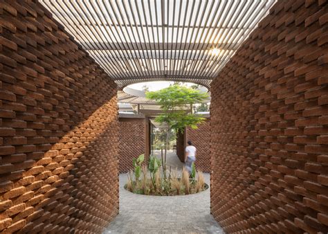 Clay or Concrete, Solid or Hollow: Different Types of Bricks and Their Uses | ArchDaily