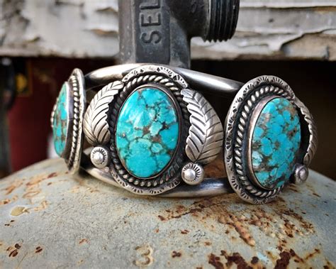 55g Navajo Turquoise Cuff Bracelet for Woman w/ Small Wrist, Vintage Native America Indian Jewelry