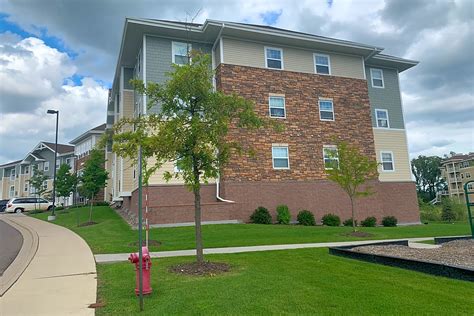 Forest Oaks Apartments - Forest Lake, MN 55025