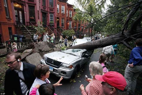 New York Tornado: City brought to standstill by 100mph winds | Daily Mail Online