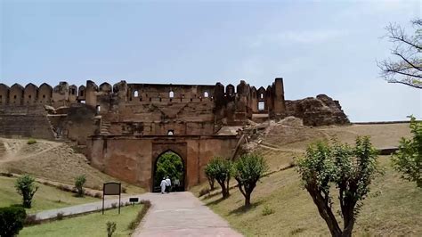 Jaunpur fort - YouTube