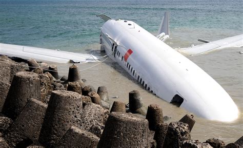 In the Event of an Emergency Landing: Deadliest Plane Crashes Quiz | Pictures of the week ...