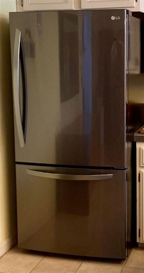 LG Bottom Freezer Refrigerator | EstateSales.org