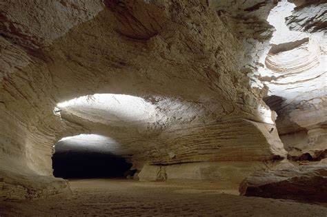 10 Cool Caves in Texas for Exploring Underground - Territory Supply