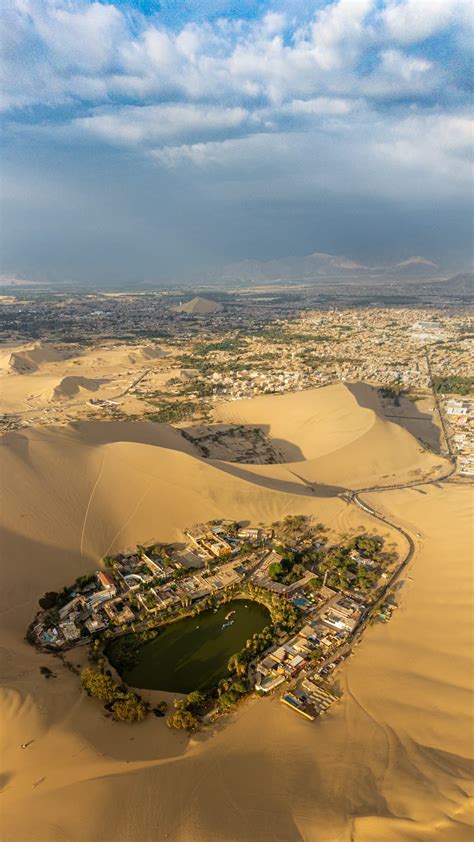 File:Oasis Huacachina Perú - camilogaleano(.)com.jpg - Wikimedia Commons