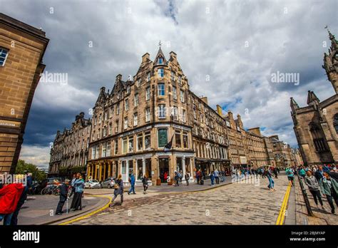 Old town edinburgh edinburgh high street hi-res stock photography and images - Alamy