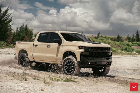 Video: Chevrolet Silverado Trail Boss auf Vossen Alus!