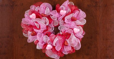 Valentine's Day Deco Mesh Heart Wreath | Dollar Tree | Valentine wreath diy, Valentine mesh ...